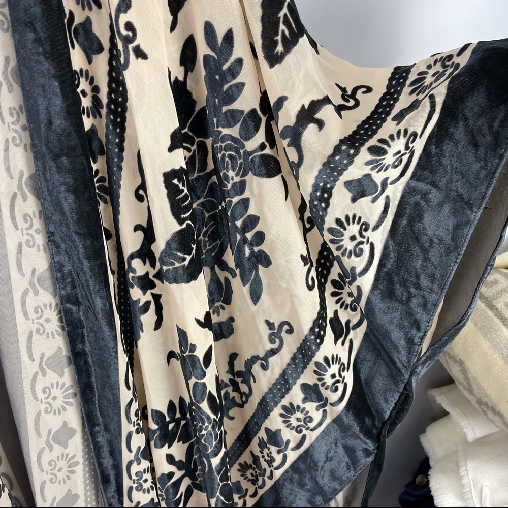 Velvet embroidered tassel poncho shawl cream black - Picture 5 of 8